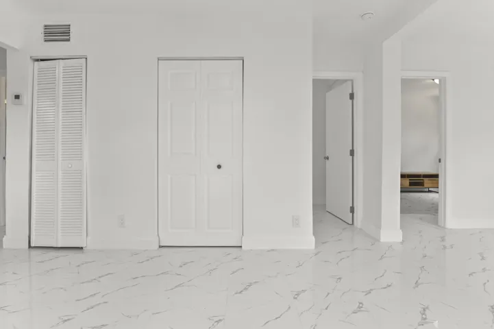 05 Living Room 01