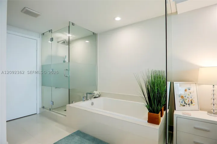 650 Ne 32nd St 4105, Miami, Florida 33137