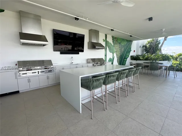 Summer Kitchen & Outdoor Loungge