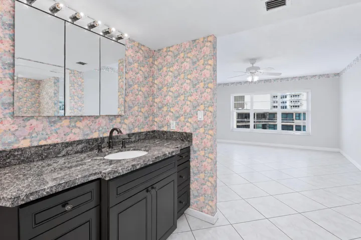 Master En-Suite Bathroom