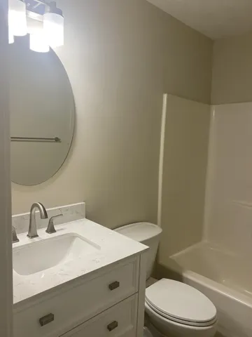 Guest Bath 4