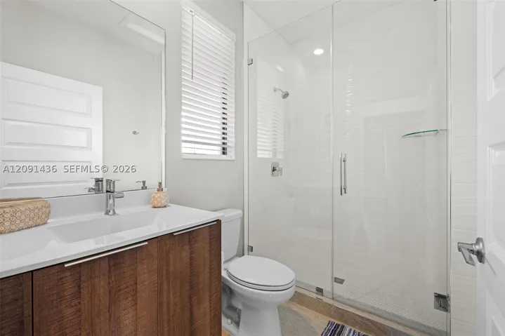 4th Floor Full Bathroom
