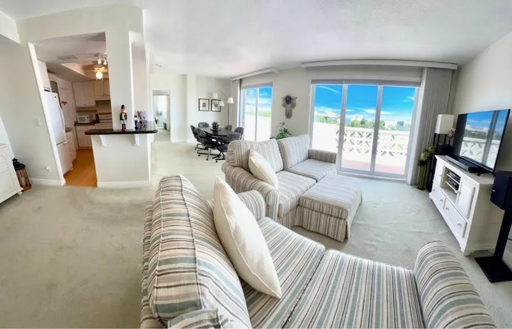 LG. LIVING ROOM