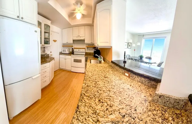 OPEN KITCHEN