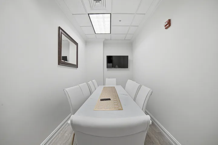 13-Meeting Room