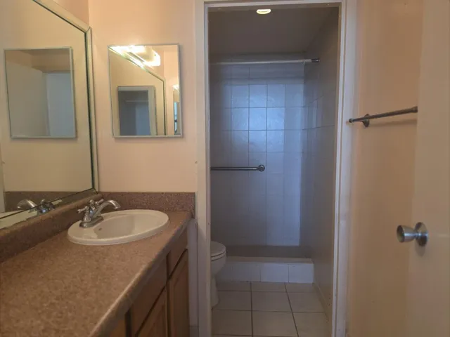 MASTERBATHROOM GREENGLADES