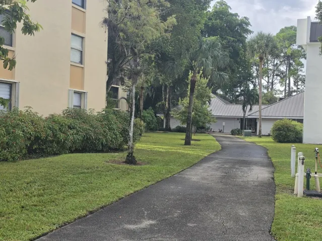 BLDG LOCATED CLOSE TO CLUBHOUSE GREENGLA