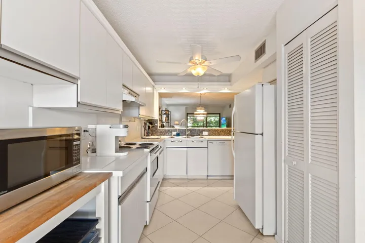 3-web-or-mls-5380-cedar-lake-dr-303