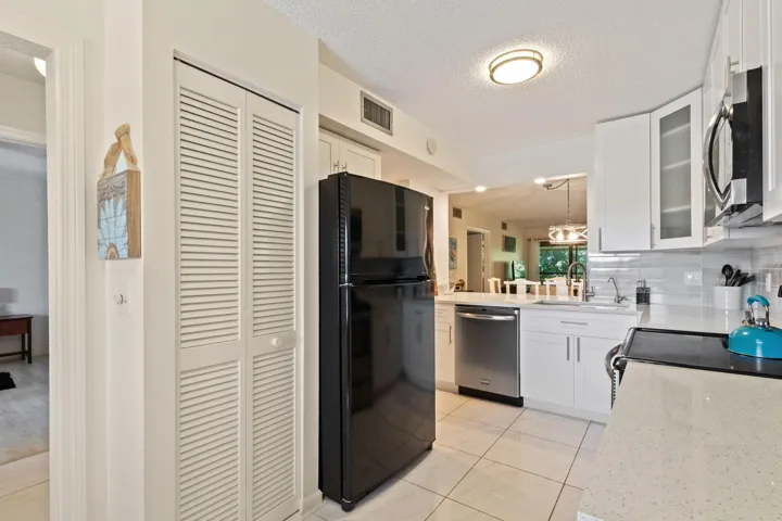 11-web-or-mls-5380-cedar-lake-dr-304
