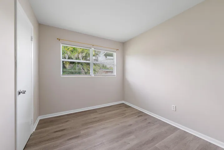 1297 NW Charlie Green Dr-8