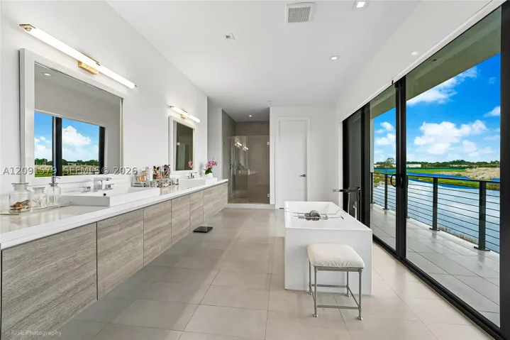 Master Bathroom Upstairs