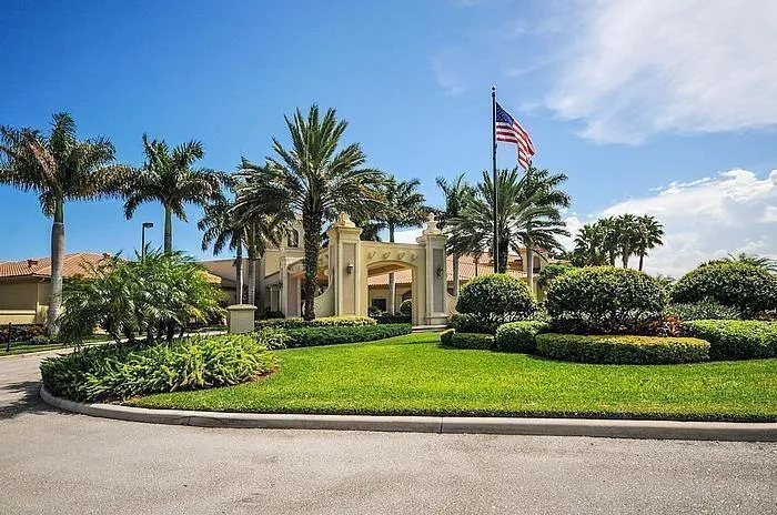Spectacular Million $ Clubhouse