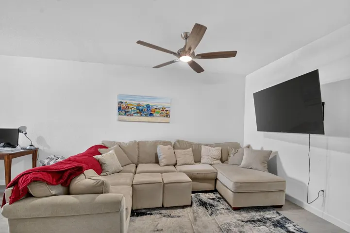 Living area 5
