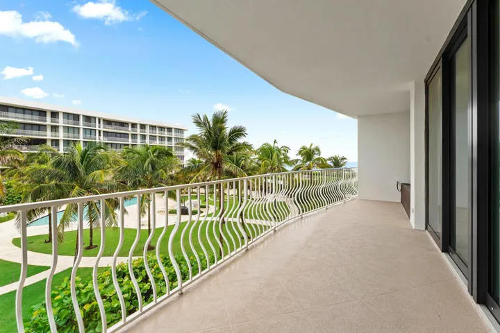 039-2000SouthOceanBoulevard-204S-PalmBea