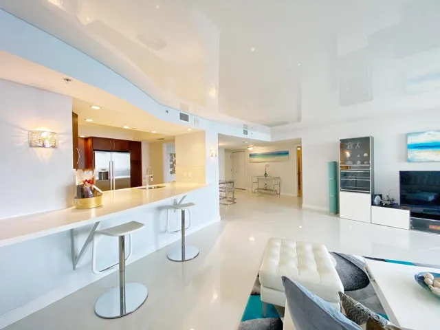 Kitchen Bar / Pass through