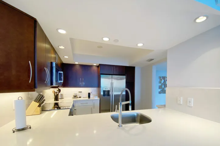 Kitchen Bar / Pass through