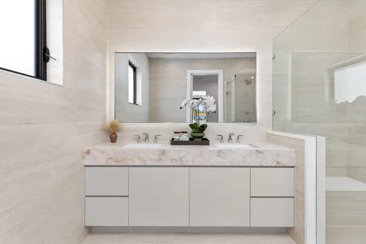 Guest Bath 1