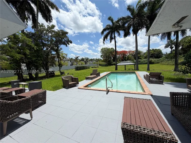 POOL CABANA