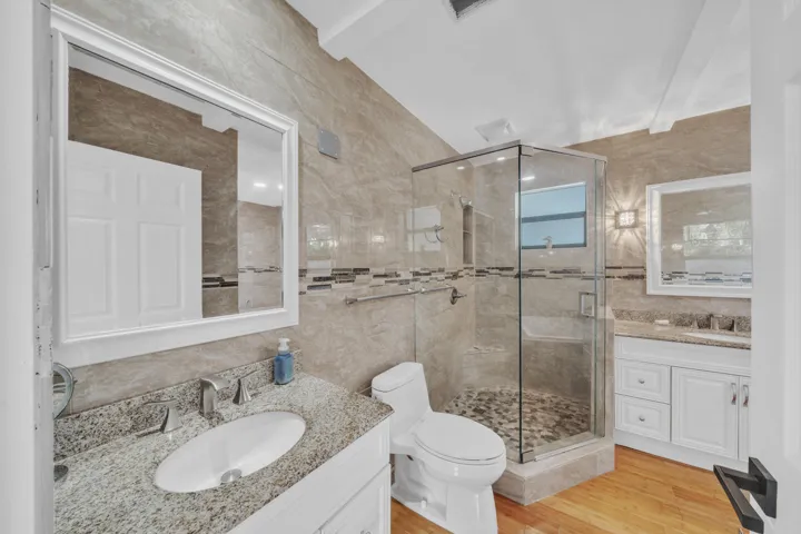 17 Primary Bathroom (2)
