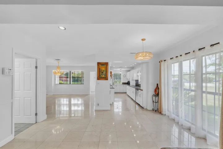 8 Dining Area