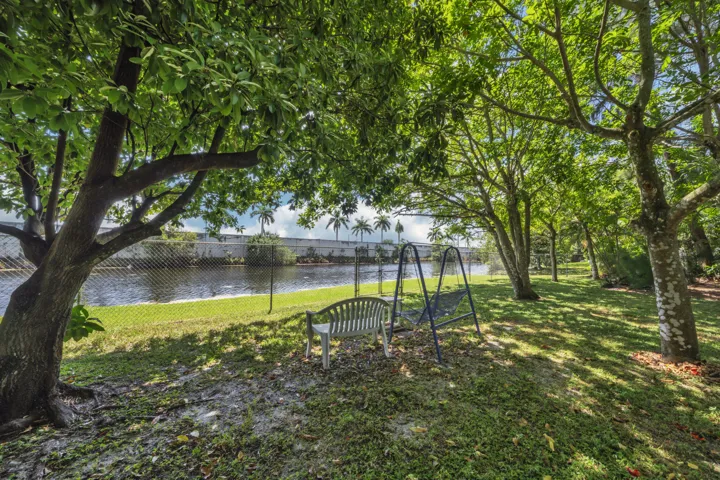33 Canal Views (4)