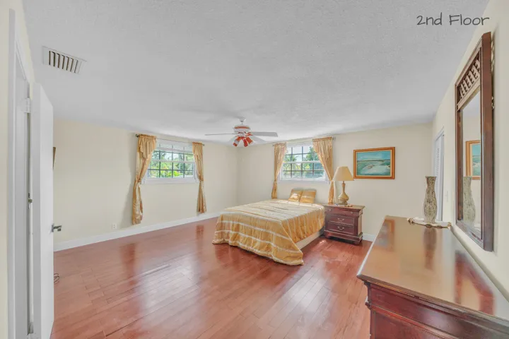 24 Guest Bedroom (2)