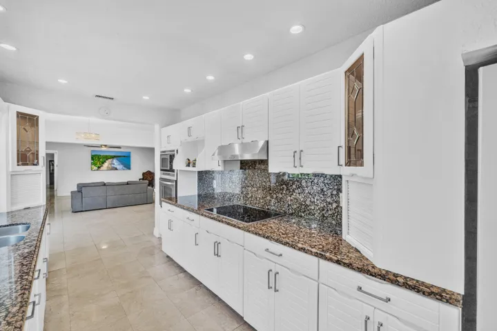 9 Kitchen (4)
