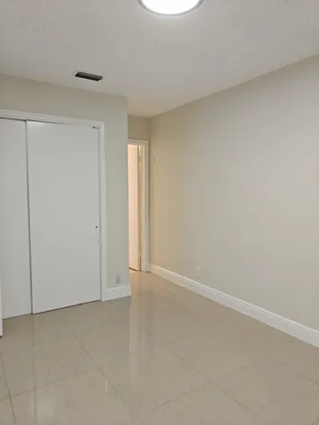 1000032563
