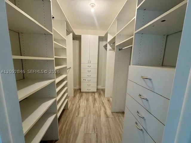 Walking Closet