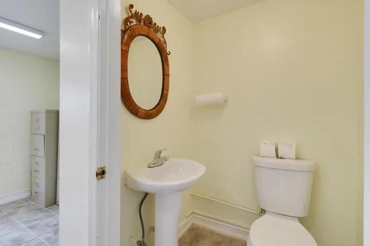 2nd 1/2 bath