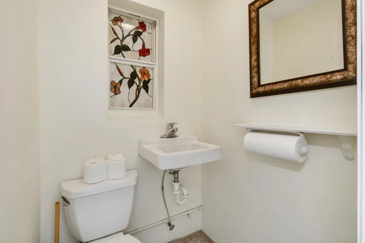 1st 1/2 bath
