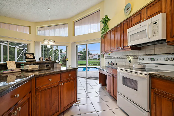 4900 NW 100 Terrace-21