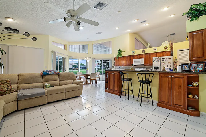 4900 NW 100 Terrace-13