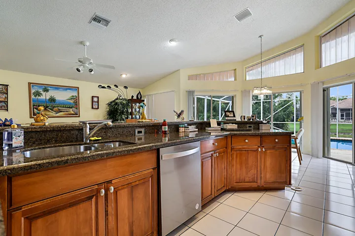 4900 NW 100 Terrace-18