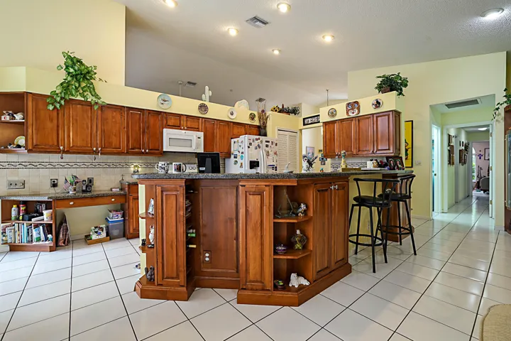 4900 NW 100 Terrace-14