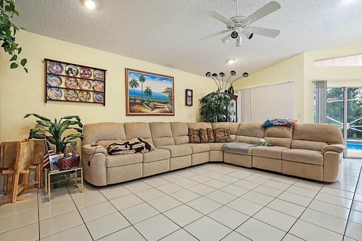 4900 NW 100 Terrace-12