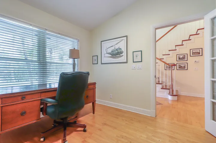 21-Den-Office