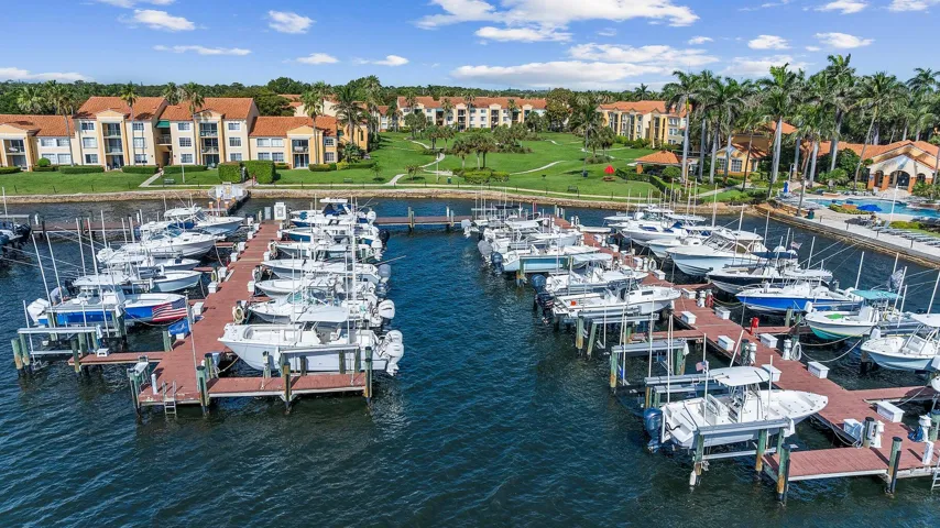 YACHT CLUB MARINA 6