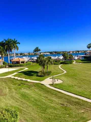 YACHT CLUB ON ICW MARINA AND FRONT LAWN