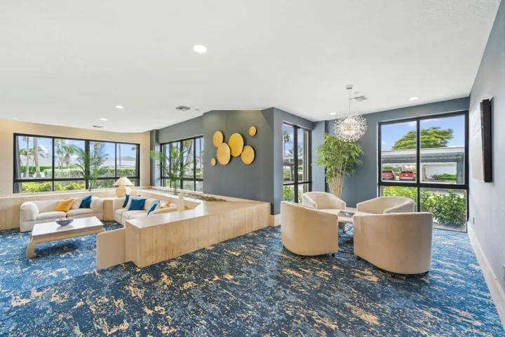 33_ft. pierce + n hwy + lobby 01
