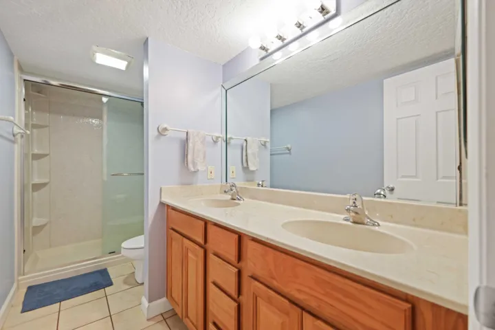 825 Center St #39D - Primary Bath
