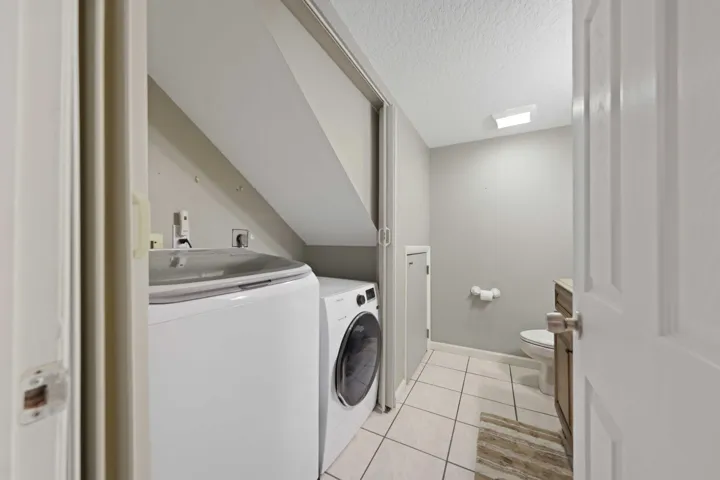 825 Center St #39D - Laundry Room
