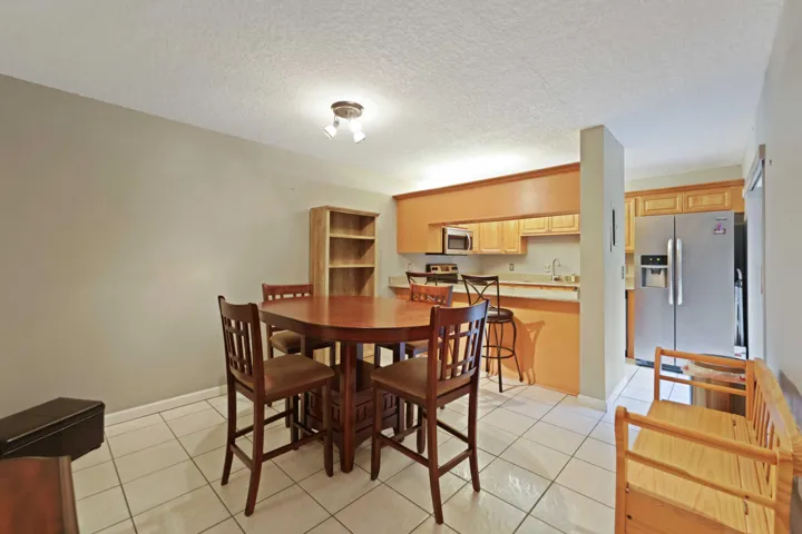 825 Center St #39D - Dining Room(2)