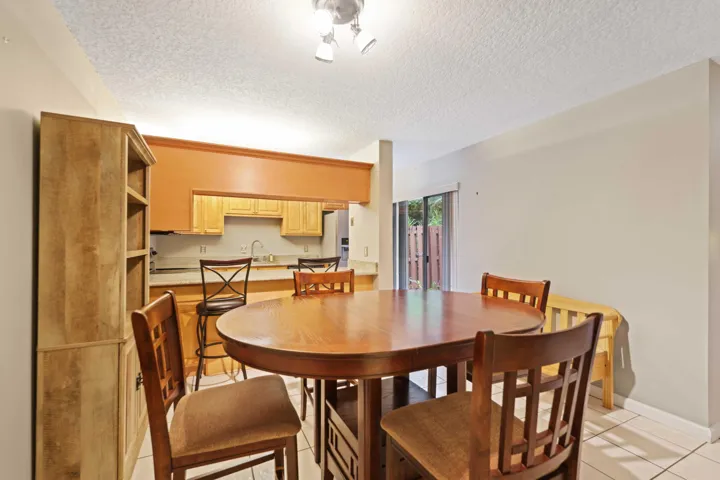 825 Center St #39D - Dining Room(1)