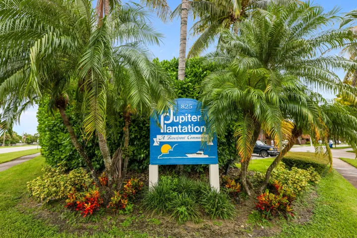 Jupiter Plantation - Entrance