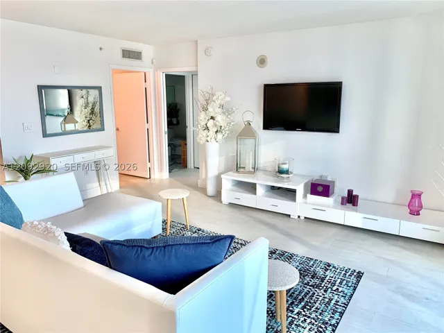 31 Se 5th St 2806, Miami, Florida 33131