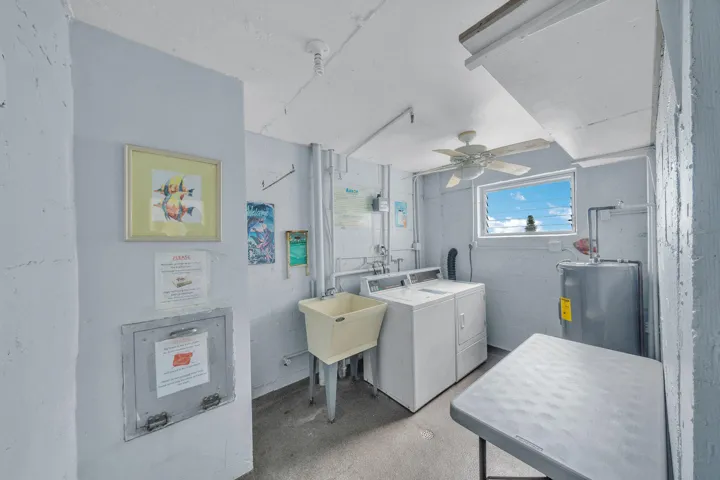 17 Laundry Room (2)
