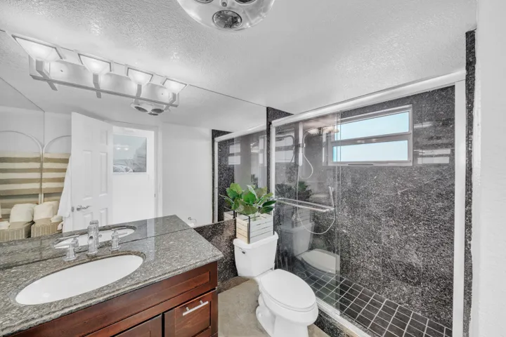 6 Guest Bathroom (3)