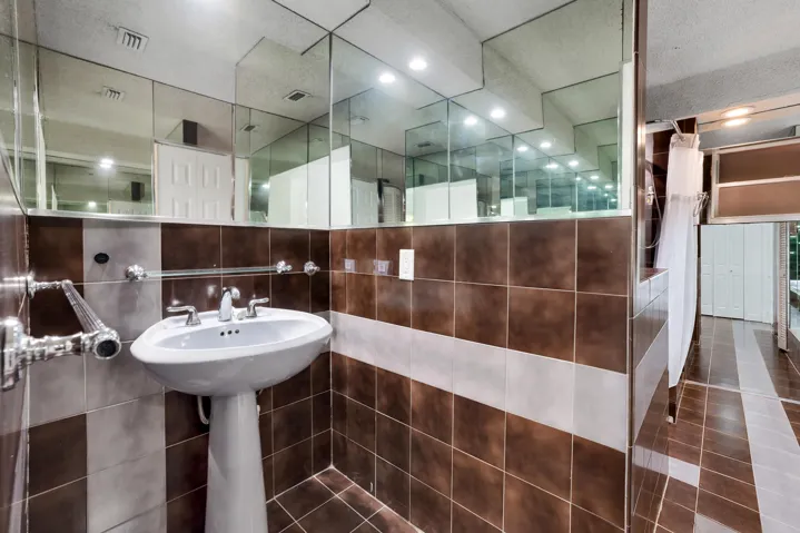 242 W 19th St-Hialeah, Adalberto-20