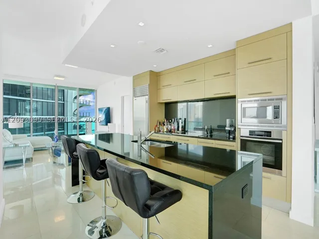 900 Biscayne Blvd 2412, Miami, Florida 33132